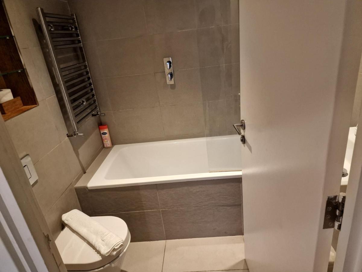 Lovely 1-Bed Apartment In لندن المظهر الخارجي الصورة