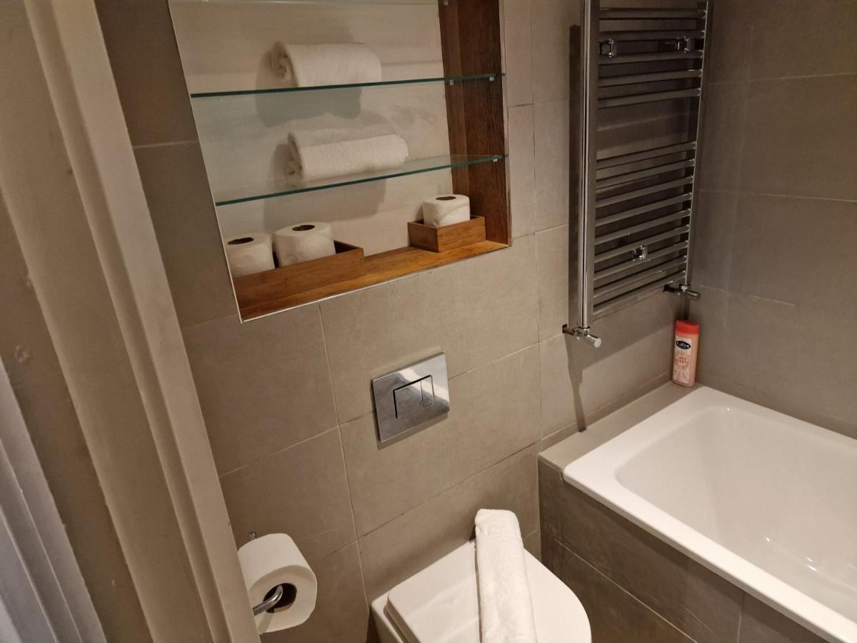 Lovely 1-Bed Apartment In لندن المظهر الخارجي الصورة