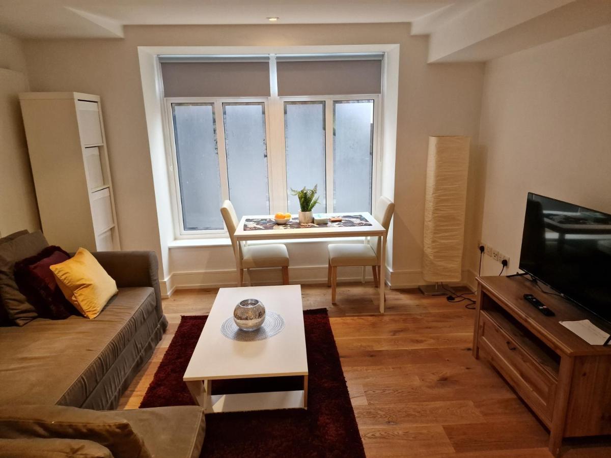 Lovely 1-Bed Apartment In لندن المظهر الخارجي الصورة